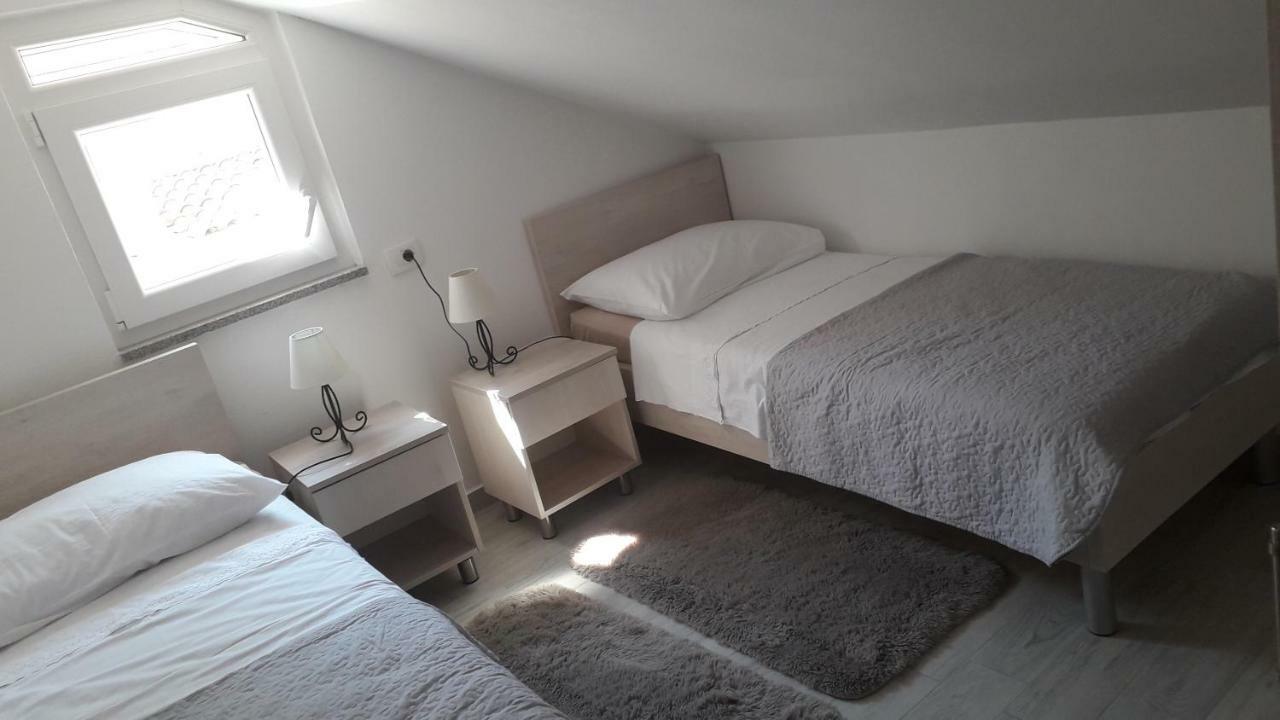 Apartmani Zilic Dugi Rat Eksteriør billede